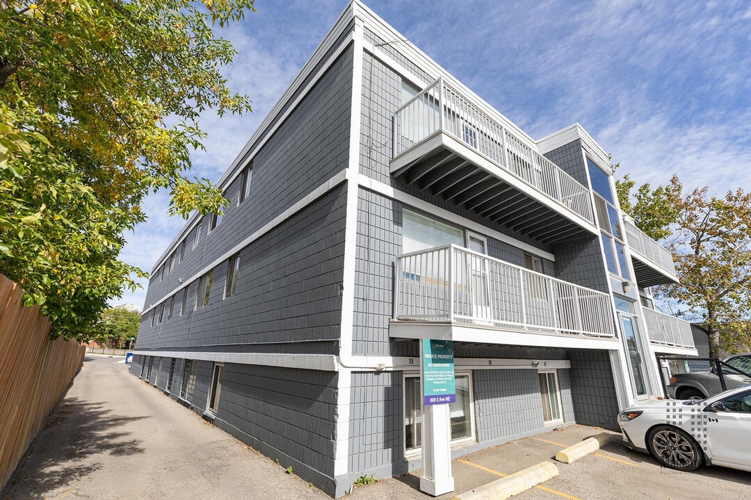 Edmonton Trail Apartments in Calgary, AB - Building Photo