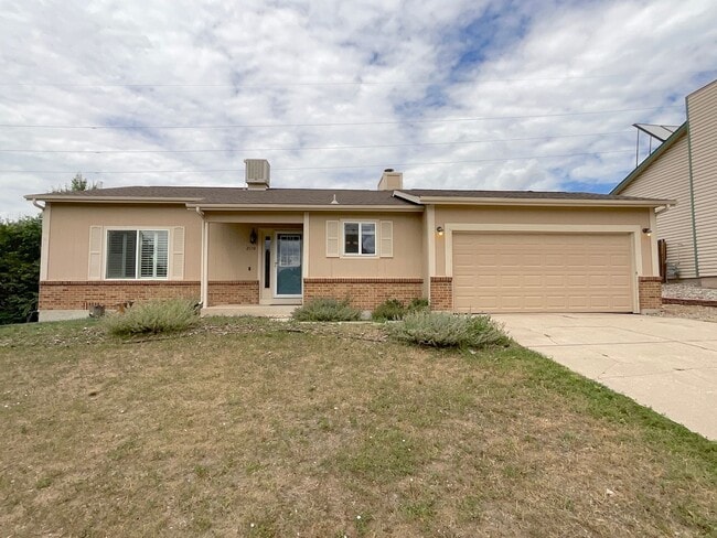2110 Whitehorn Dr N