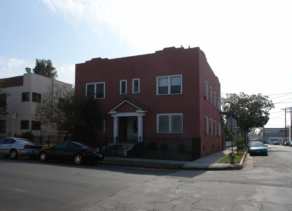 881 N Oxford Ave in Los Angeles, CA - Building Photo