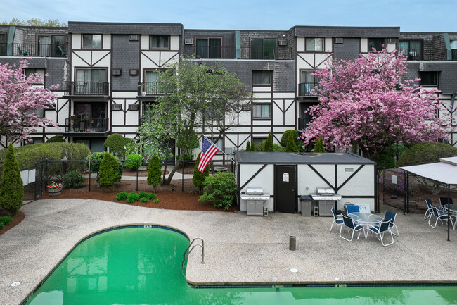 Suntaug Estates Condominiums in Saugus, MA - Building Photo - Building Photo