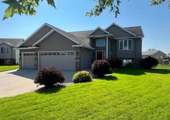 309 Grovebrook Ct in Mankato, MN - Building Photo - Building Photo