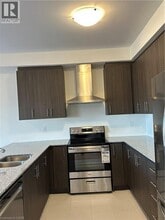 884 Douro St in Stratford, ON - Building Photo - Building Photo