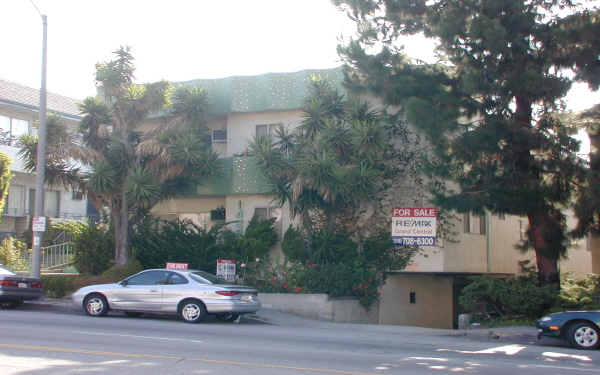 1422 N Fairfax Ave in West Hollywood, CA - Foto de edificio