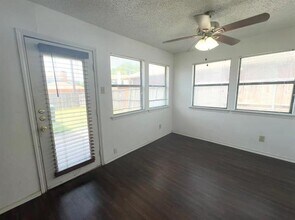 13217 Fall Manor Dr in Dallas, TX - Building Photo - Building Photo