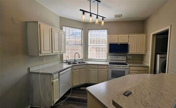 342 Arbor Ct in Euless, TX - Building Photo - Building Photo
