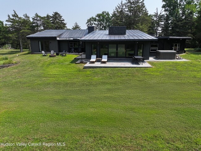 16 Spring Rd in Hudson, NY - Building Photo - Building Photo