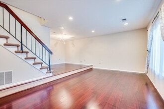 1224 Thomas Ave in North Brunswick, NJ - Foto de edificio - Building Photo