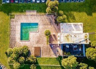 7911 N Colony Cir in Tamarac, FL - Building Photo - Building Photo