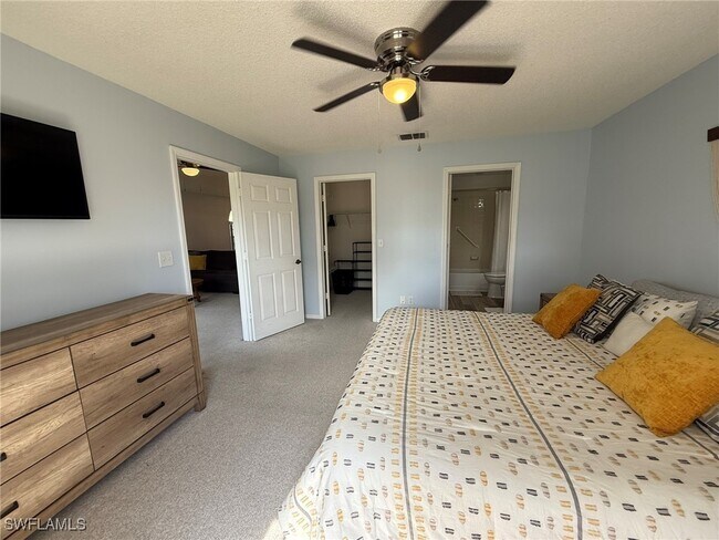 212 Deerwood Cir in Naples, FL - Building Photo - Building Photo
