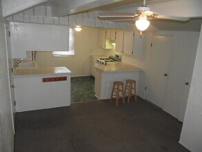 403 E Saratoga St, Unit 403 upper in Ferndale, MI - Foto de edificio - Building Photo