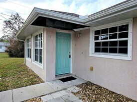 70 N McCall Rd in Englewood, FL - Building Photo