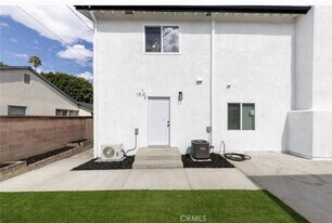 10 W Trafford St, Unit 718307 in Long Beach, CA - Building Photo