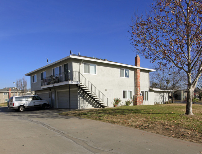 4130 Apostolo Cor in Sacramento, CA - Foto de edificio - Building Photo