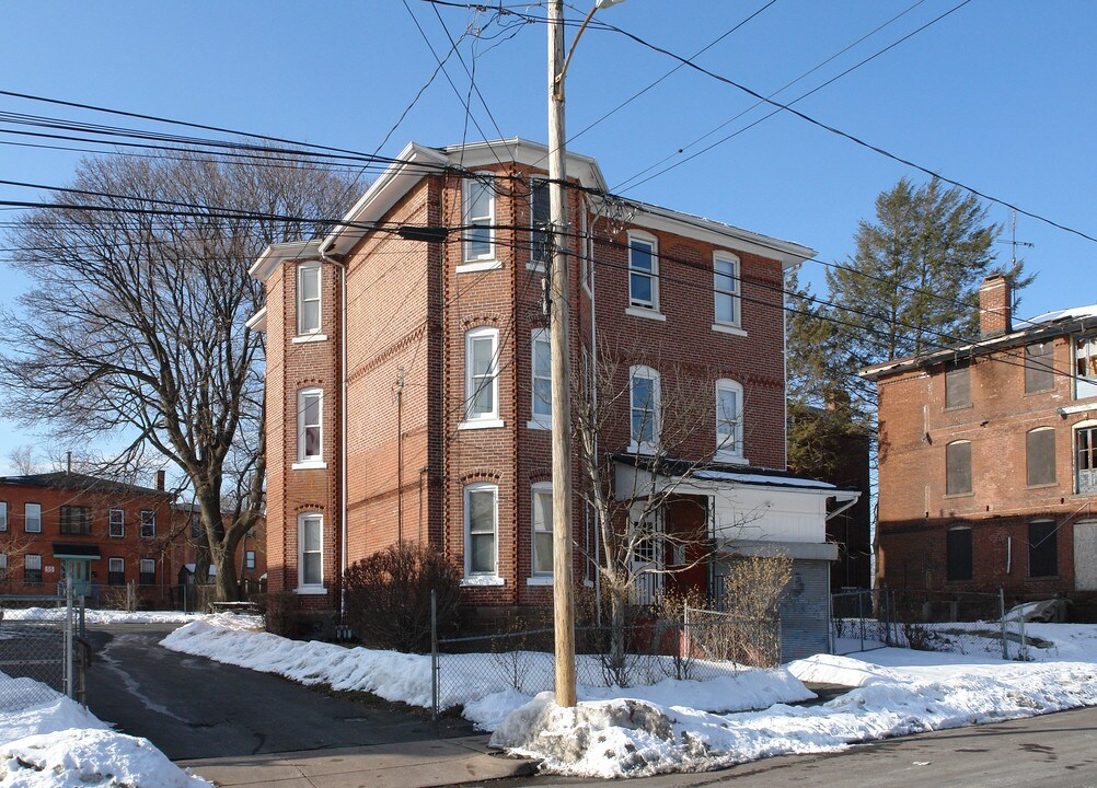 59 East St in Hartford, CT - Building Photo