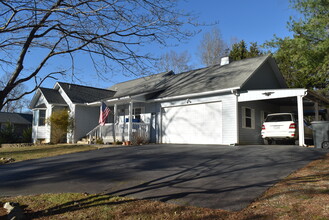 549 Sneaking Creek Dr in Hayesville, NC - Building Photo - Building Photo