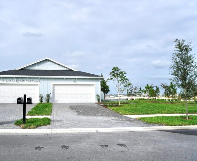 19479 Barn Swallow Way in Loxahatchee, FL - Building Photo - Building Photo