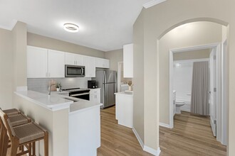 Bay Breeze Villas in Ft. Myers, FL - Foto de edificio - Building Photo