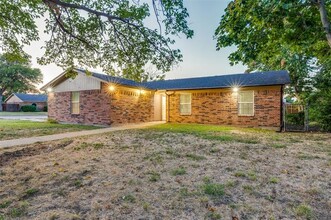 4401 Tiptop St in Fort Worth, TX - Building Photo - Building Photo