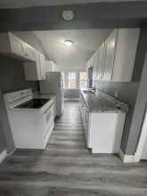 2071 W 103rd St in Cleveland, OH - Building Photo - Building Photo