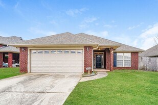 4053 Cambridge Dr in Moody, AL - Building Photo