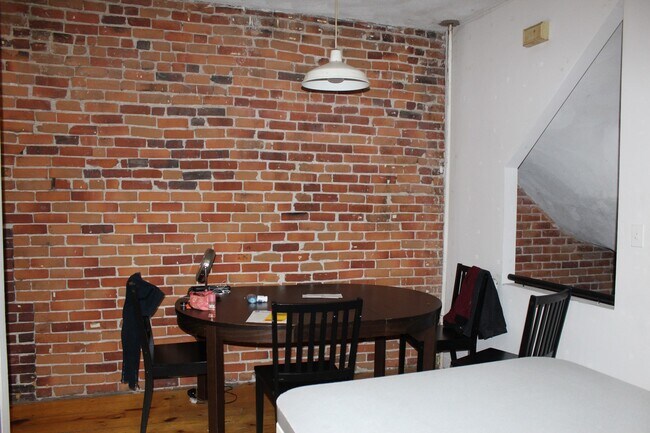 210 Hemenway St, Unit 2 in Boston, MA - Foto de edificio - Building Photo
