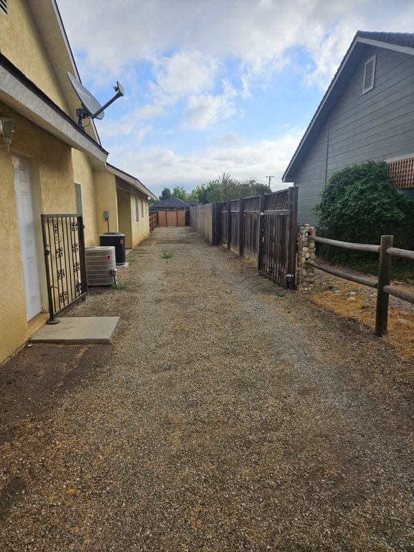 17960 Swaps Ct in Tehachapi, CA - Foto de edificio - Building Photo