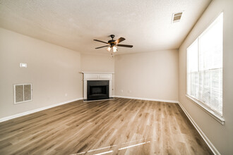 6887 Derby Ave in Fairburn, GA - Building Photo - Building Photo
