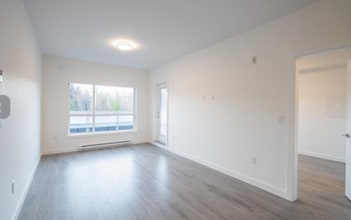 14255-1103A 103A Ave in Surrey, BC - Building Photo - Building Photo