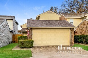 1611 Sunset Village Dr in Duncanville, TX - Building Photo