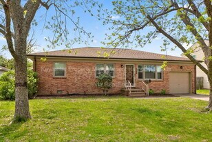 204 Cleopatra Ct in Hampton, VA - Building Photo