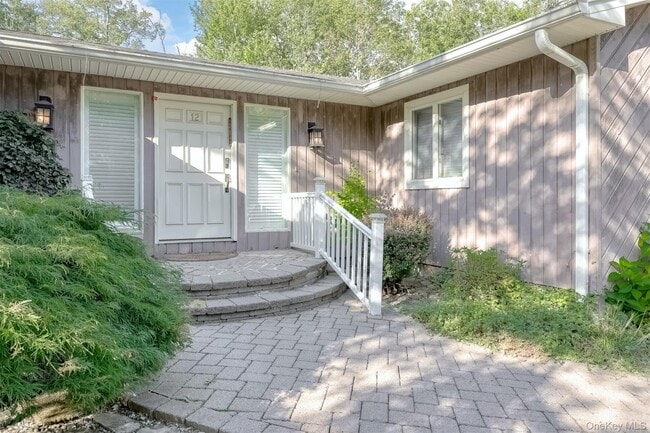 12 Evergreen Ct in Suffern, NY - Building Photo - Building Photo