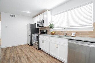 125 E 8th St in Dallas, TX - Building Photo - Building Photo