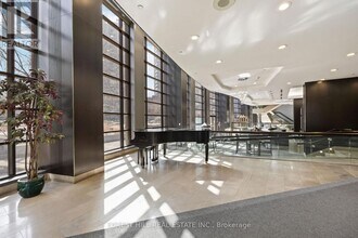 33-933 Sheppard Ave E in Toronto, ON - Building Photo - Building Photo