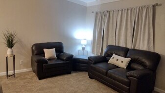 533 E Avenue Q12, Unit B in Palmdale, CA - Building Photo