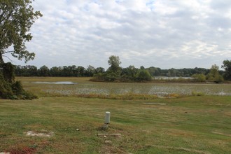 Lake Cicott Shores Mobile Home Park in Logansport, IN - Foto de edificio - Building Photo