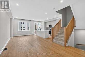 936 Eileen Vollick Cres in Ottawa, ON - Building Photo - Building Photo