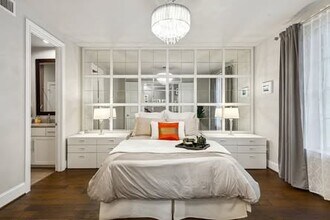 2817 Shelby Ave in Dallas, TX - Foto de edificio - Building Photo