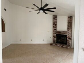 1691 Yorktown Ct in Turlock, CA - Foto de edificio - Building Photo