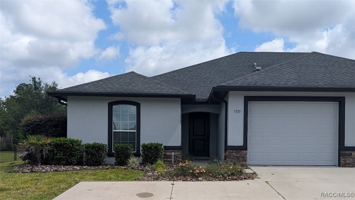 5333 W Customer Ct in Lecanto, FL - Building Photo