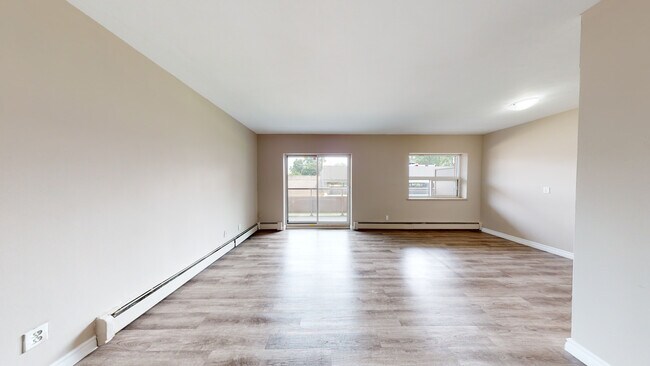 Prospect Towers in Hamilton, ON - Building Photo - Building Photo