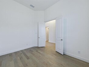 8305 Pne Is Wy in McKinney, TX - Foto de edificio - Building Photo