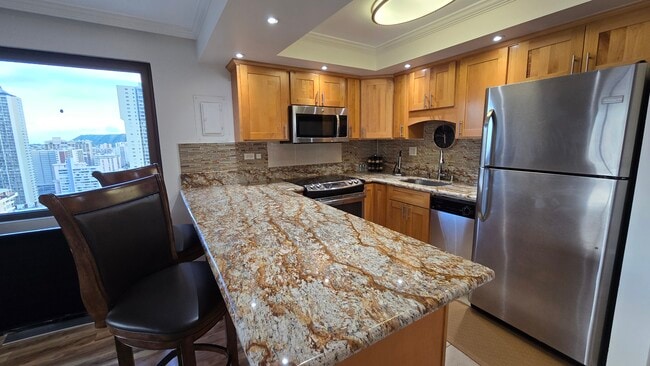 2140 Kuhio Ave, Unit #2501 in Honolulu, HI - Building Photo - Building Photo