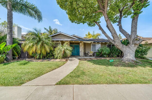 2733 W Keller Ave, Unit W Keller Apt 1 in Santa Ana, CA - Building Photo