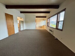 4145-4147 36th Ave SW in Seattle, WA - Foto de edificio - Building Photo