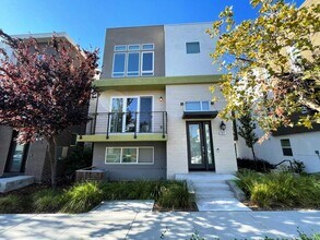 168 Llano de los Robles Ave in San Jose, CA - Building Photo - Building Photo