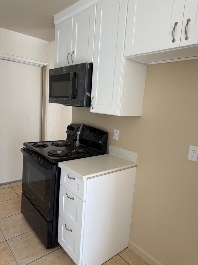 1315 Dayton St in Salinas, CA - Building Photo - Building Photo