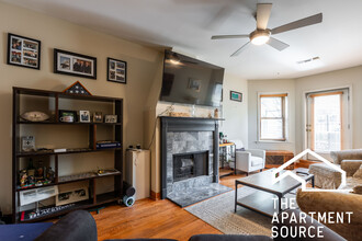 2330 W Huron St, Unit 1E in Chicago, IL - Building Photo - Building Photo