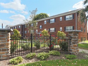 Society Hill at Lehigh Park in Allentown, PA - Foto de edificio - Building Photo