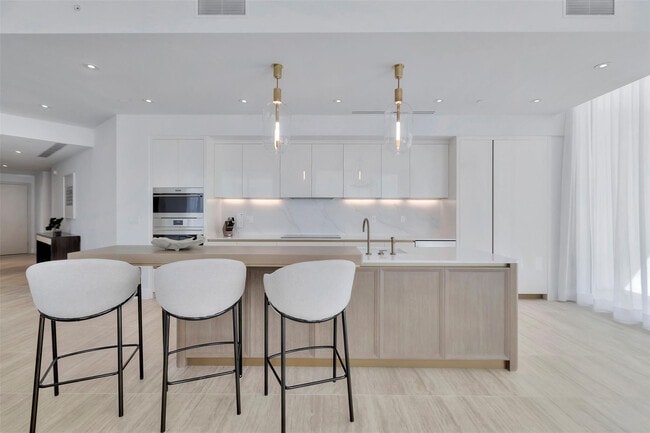 525 N Fort Lauderdale Beach Blvd in Fort Lauderdale, FL - Building Photo - Building Photo