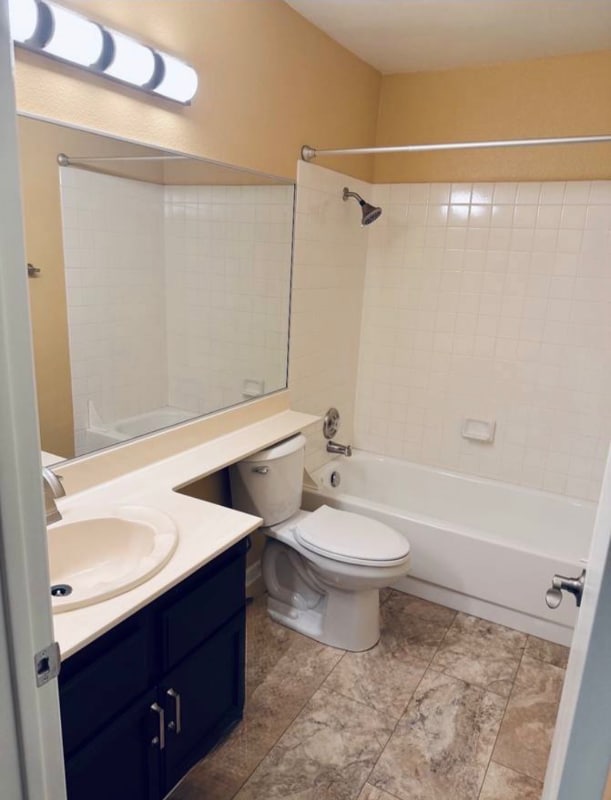 2181 Bay Club Dr in Laughlin, NV - Foto de edificio - Building Photo